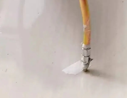 东胜瓷砖空鼓维修公司专业解答在瓷砖铺贴过程中，如果使用的砂料过粗（如全部使用了粗砂），可能会导致以下问题