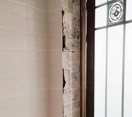 东胜瓷砖空鼓免砸砖维修公司分享吸水砖泡水时间不够或过长都会对瓷砖铺贴效果产生影响